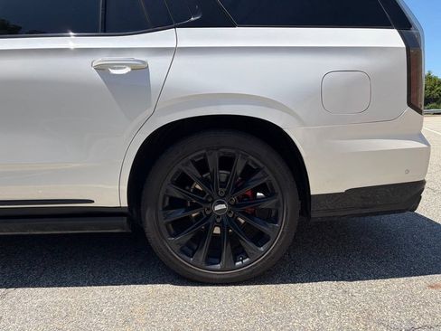 Used 2025 Cadillac Escalade V w/ LPO, ONYX Package AWD/4WD image 7