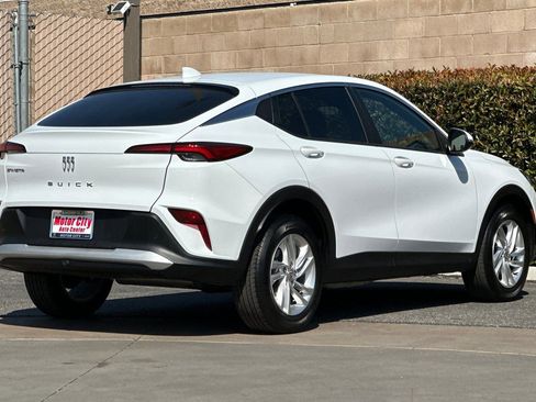 Certified 2025 Buick Envista Sport Touring FWD image 4