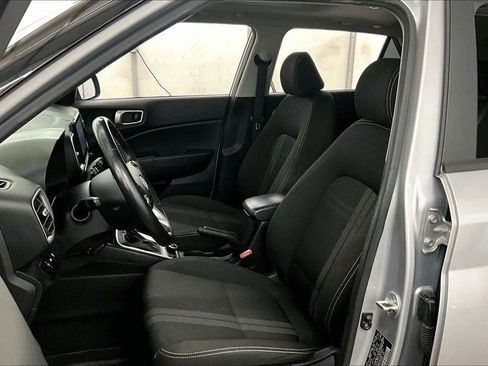 Used 2022 Hyundai Venue SEL image 24