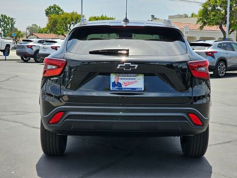 New 2026 Chevrolet Trax LT w/ Driver Confidence Package FWD image 5