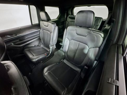 Used 2024 Jeep Grand Cherokee L Limited w/ Luxury Tech Group II image 23