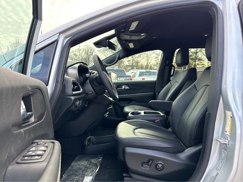 New 2026 Chrysler Voyager LX image 12