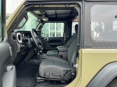Used 2025 Jeep Wrangler Sport AWD/4WD image 8
