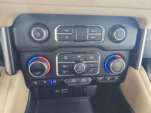 Used 2021 Chevrolet Tahoe Premier image 28