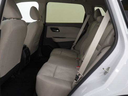 Used 2024 Nissan Rogue SV image 15