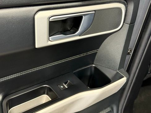 Used 2022 Ford Explorer XLT w/ Equipment Group 202A image 21