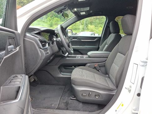 Used 2025 GMC Acadia Elevation AWD/4WD image 13