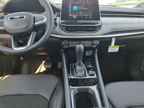 New 2026 Jeep Compass Latitude image 21