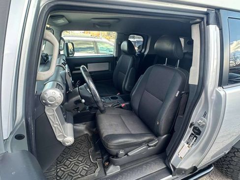 Used 2008 Toyota FJ Cruiser Base 4x4 4dr SUV 5A image 12