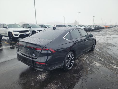 Used 2024 Honda Accord Touring image 12