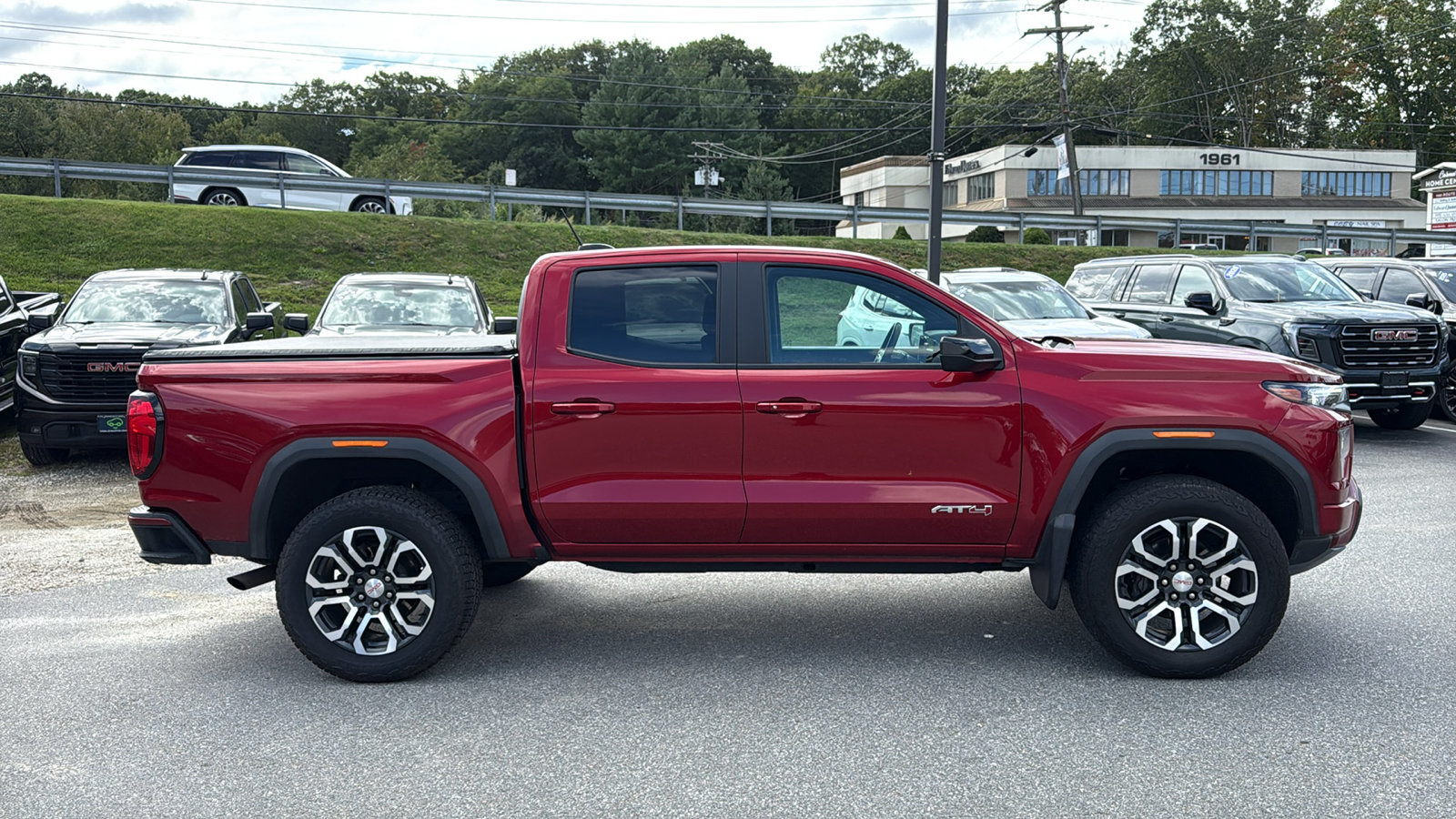 Used 2024 GMC Canyon AT4 AWD/4WD image 5