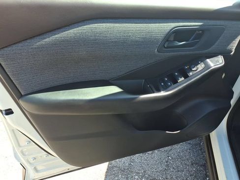 Used 2023 Nissan Rogue S AWD/4WD image 11
