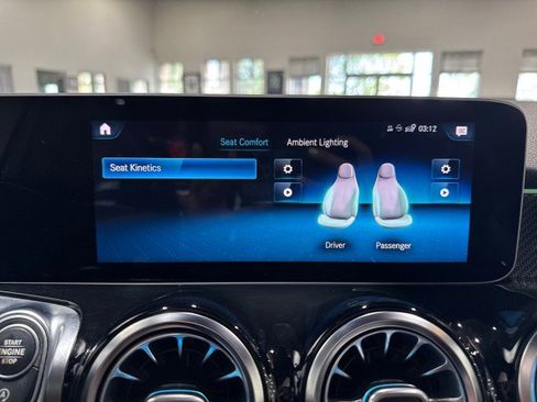 Used 2021 Mercedes-Benz GLB 250 4MATIC image 81