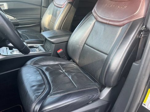 Used 2020 Ford Explorer Platinum w/ Premium Technology Package AWD/4WD image 12