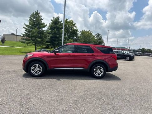 Used 2020 Ford Explorer XLT w/ Equipment Group 202A AWD/4WD image 8