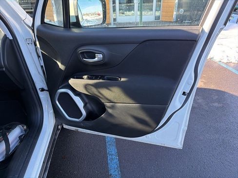 Used 2021 Jeep Renegade Latitude image 8