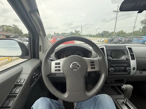 Used 2015 Nissan Frontier SV AWD/4WD image 16