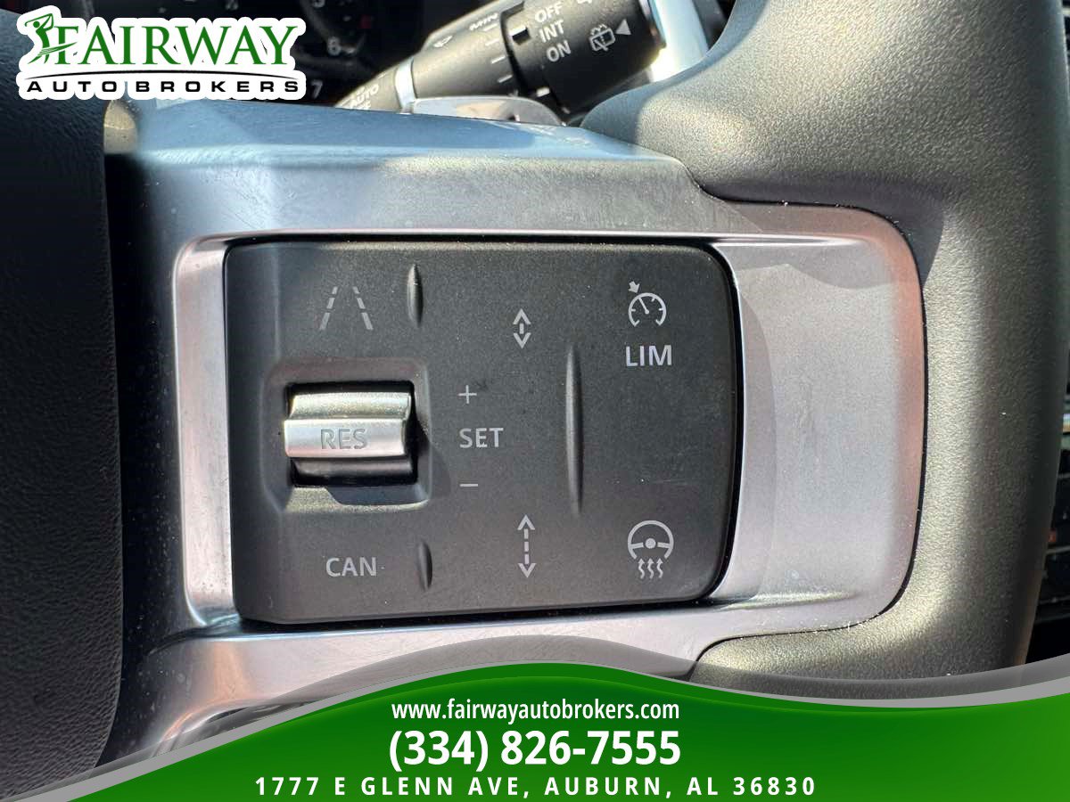 Used 2025 Land Rover Discovery Dynamic SE AWD/4WD image 19