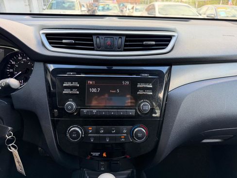 Used 2016 Nissan Rogue S image 42