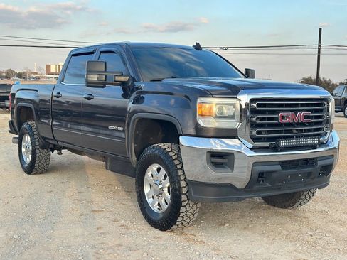 Used 2015 GMC Sierra 2500 SLE w/ Suspension Package, Off-Road image 8