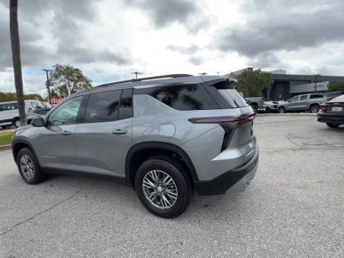 Used 2026 Chevrolet Traverse LT image 6