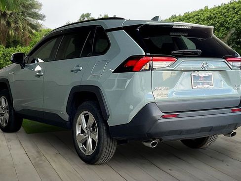 Used 2021 Toyota RAV4 XLE Premium image 4
