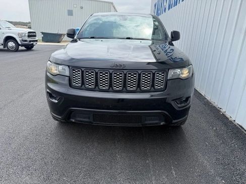 Used 2019 Jeep Grand Cherokee Altitude AWD/4WD image 3