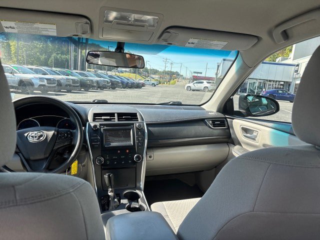 Used 2017 Toyota Camry LE FWD image 38