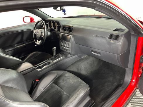 Used 2014 Dodge Challenger R/T RWD image 3
