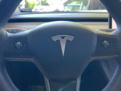 Used 2022 Tesla Model Y Performance AWD/4WD image 16
