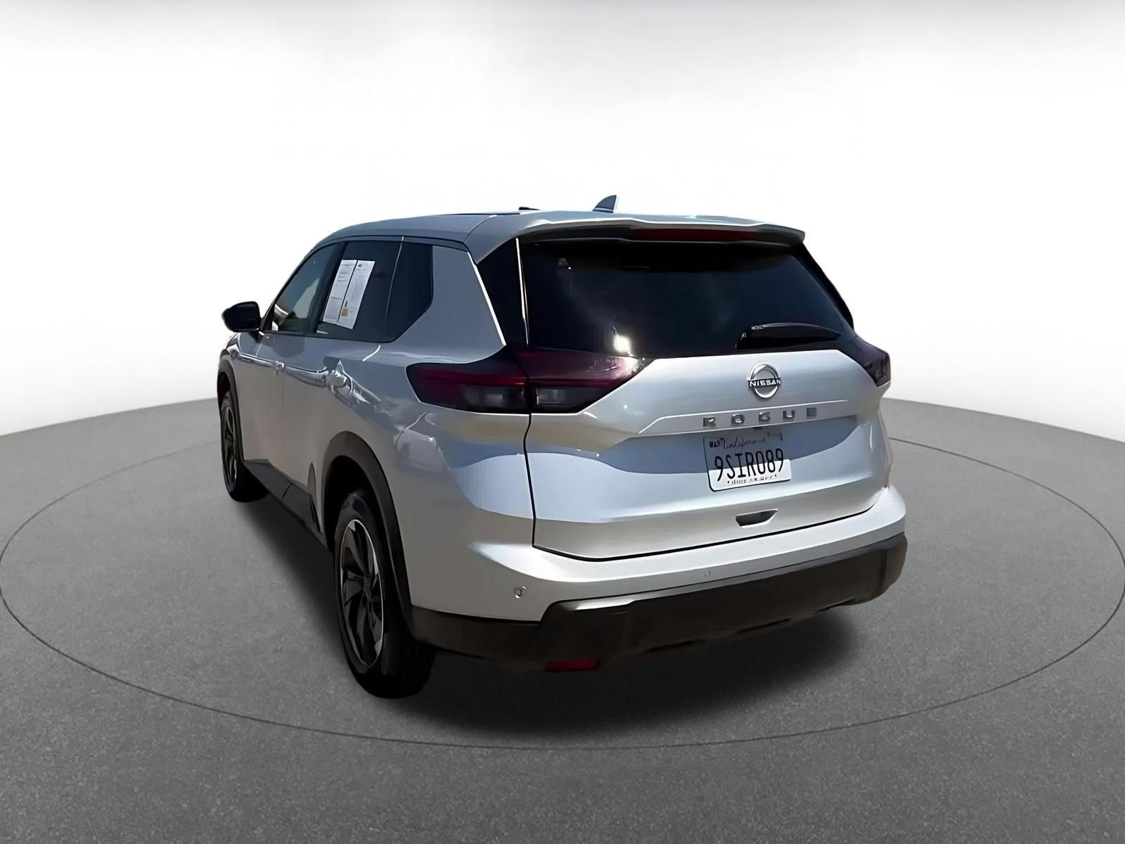 Used 2025 Nissan Rogue SV FWD image 10