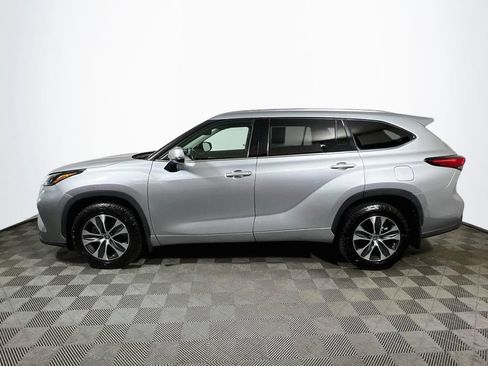 Certified 2021 Toyota Highlander XLE AWD/4WD image 4