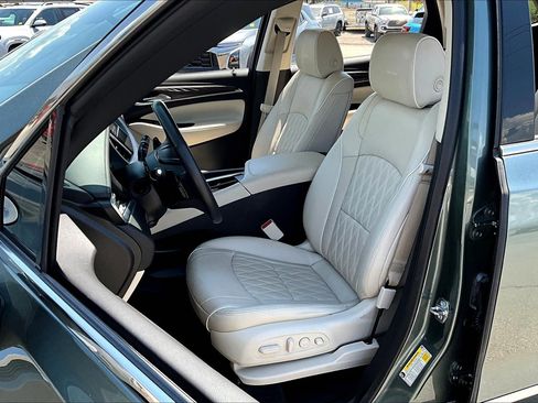 Used 2023 Buick Enclave Avenir image 27