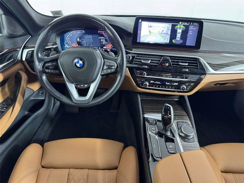 Used 2023 BMW 530i xDrive w/ Premium Package image 5