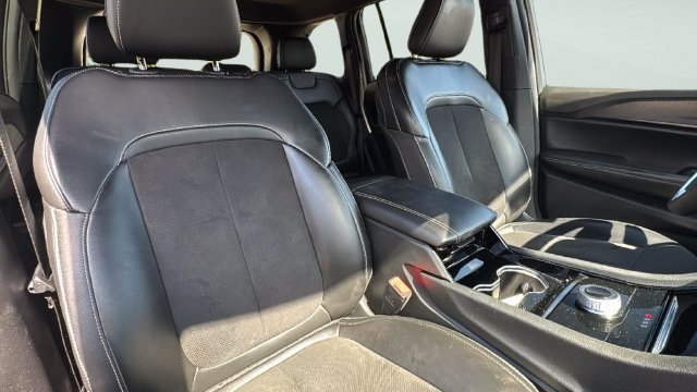 Used 2023 Jeep Grand Cherokee Altitude AWD/4WD image 21