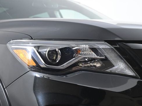 Used 2019 Nissan Pathfinder SL image 6