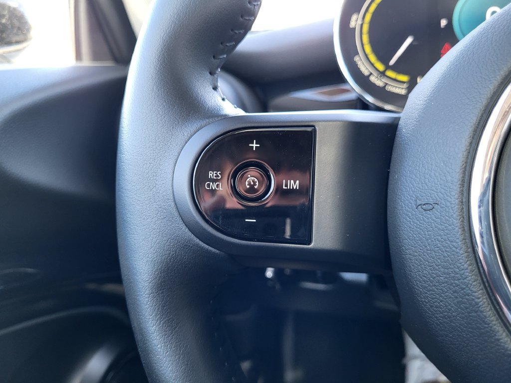 Used 2024 MINI Cooper SE FWD image 18
