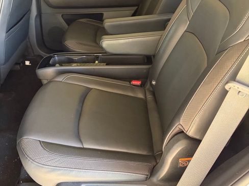Used 2022 Nissan Pathfinder SL w/ SL Premium Package FWD image 8