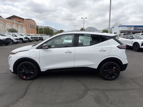 Used 2023 Chevrolet Bolt EUV LT w/ Convenience Package FWD image 5