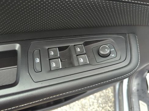 Used 2024 Volkswagen Atlas Cross Sport SE AWD/4WD image 33