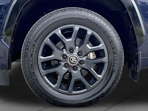 Used 2025 Toyota Sequoia Platinum AWD/4WD image 11