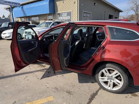 Used 2015 Volvo V60 T5 Premier image 10