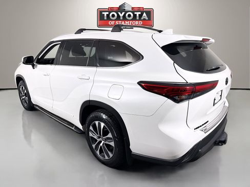 Certified 2022 Toyota Highlander XLE image 5
