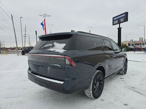 New 2026 Lincoln Navigator L Reserve w/ Jet Appearance Package AWD/4WD image 4