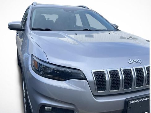 Used 2021 Jeep Cherokee Latitude Plus AWD/4WD image 4