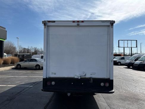 Used 2016 Ford F550 2WD Regular Cab Super Duty image 7