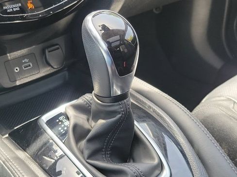 Used 2018 Nissan Rogue SL w/ Premium Package FWD image 31