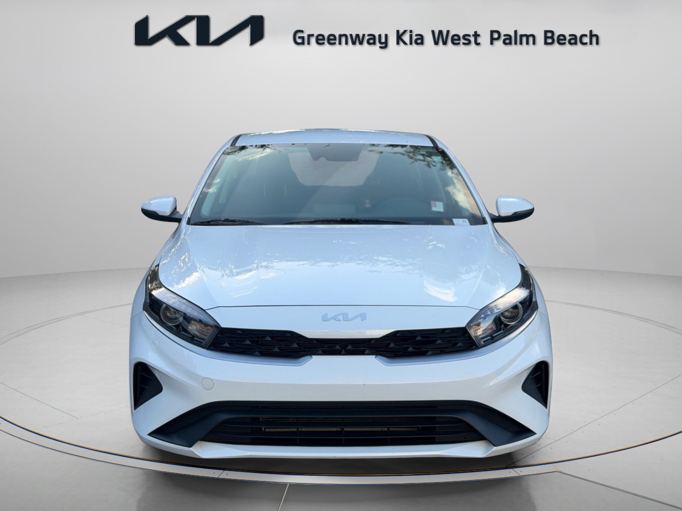 Used 2024 Kia Forte LXS w/ LXS Technology Package FWD image 2