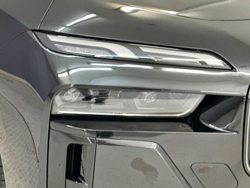 Used 2025 BMW 740i w/ Premium Package image 11