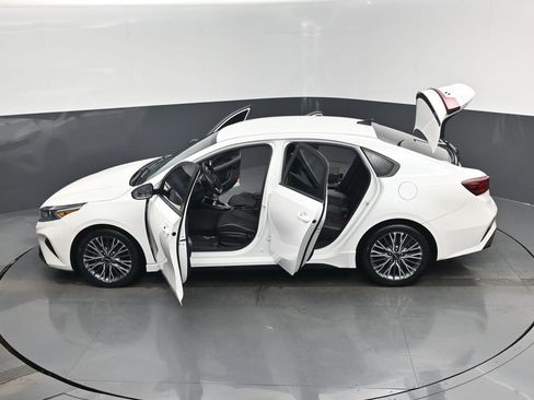 Certified 2024 Kia Forte GT-Line image 17